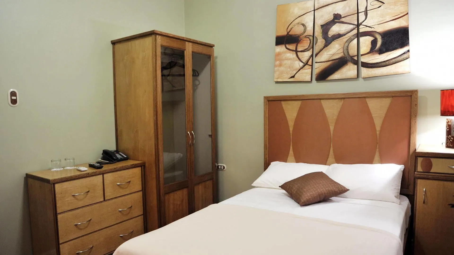 Culture Crossroads Inn Port of Spain